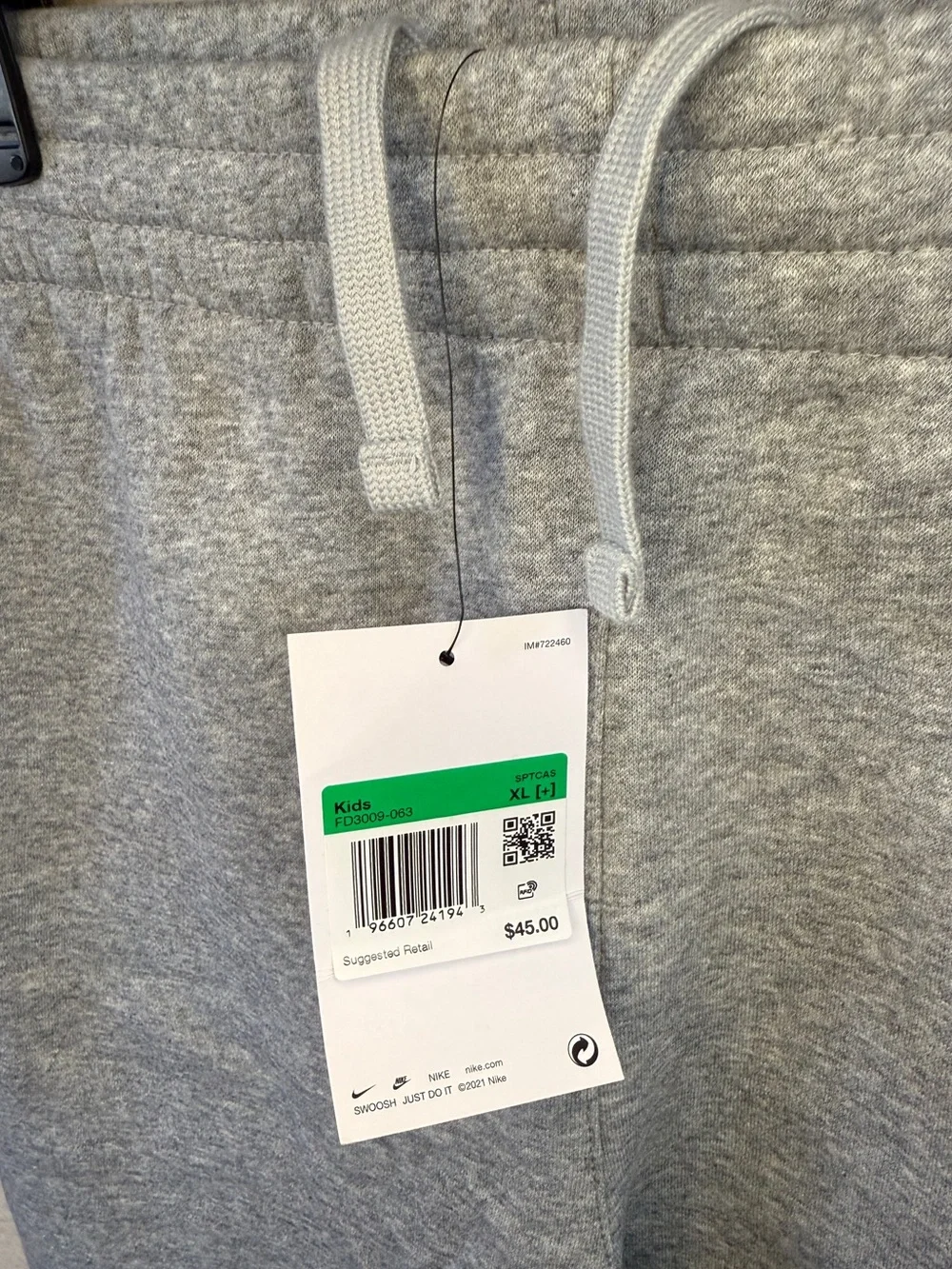 Nike Big Kid's Sportswear Fleece Joggers in Gray, Size XL (+) Standard Fit
